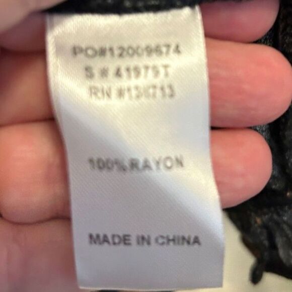 Doe & Rae Black Floral Blouse - Size Large - Picture 3 of 5